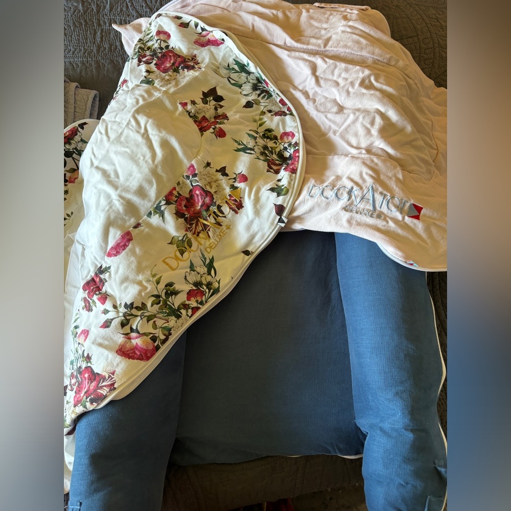 Dockatot in VGUC with two Docatot covers (